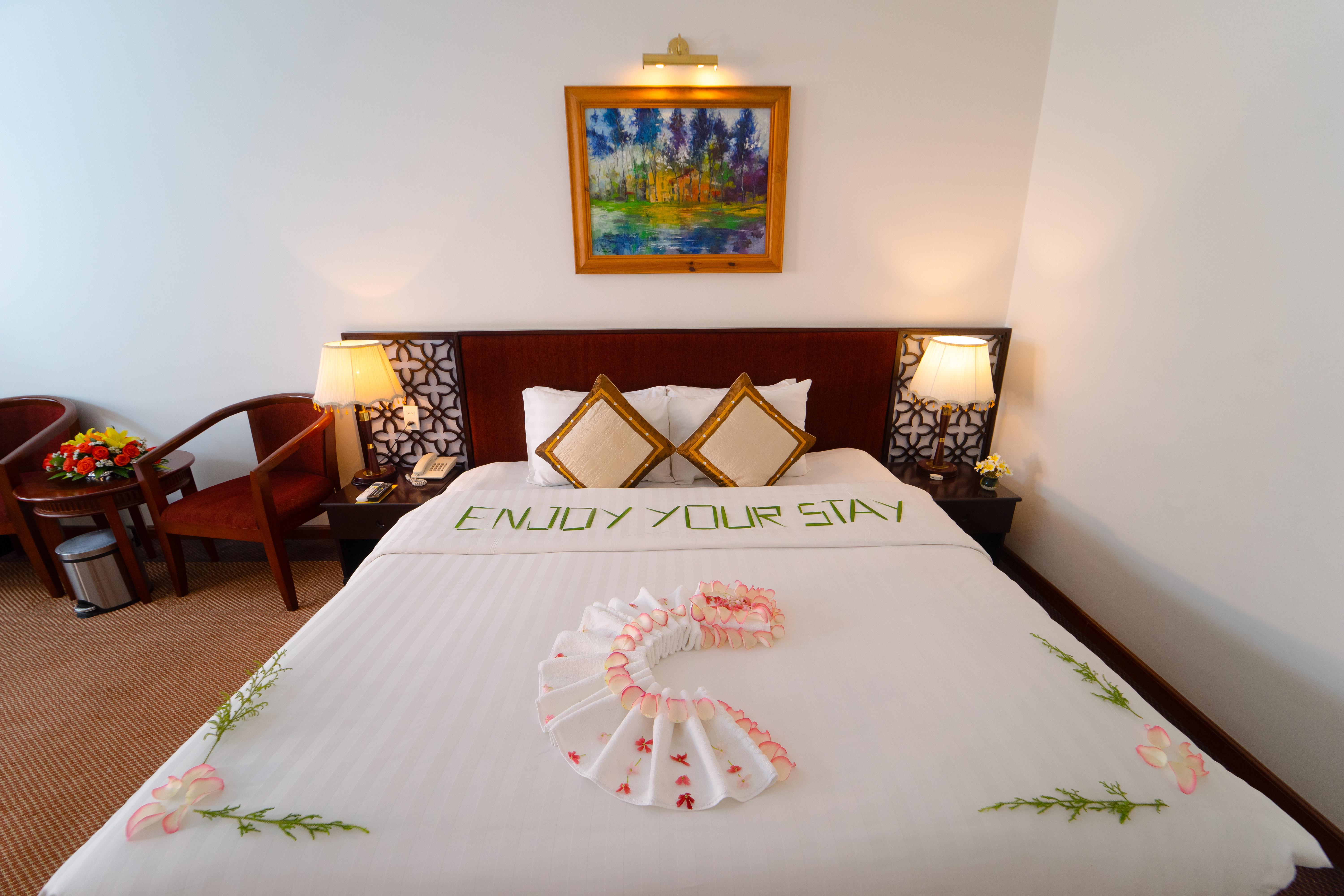 Century Riverside Hotel Hué Extérieur photo